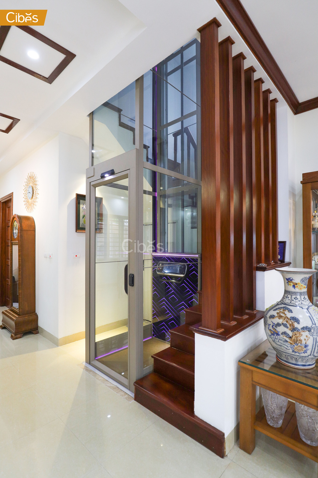 Dịch Vọng, Cầu Giấy, Hà Nội - Thang máy V80i lắp đặt giữa thang bộ cho nhà đang ở sẵn